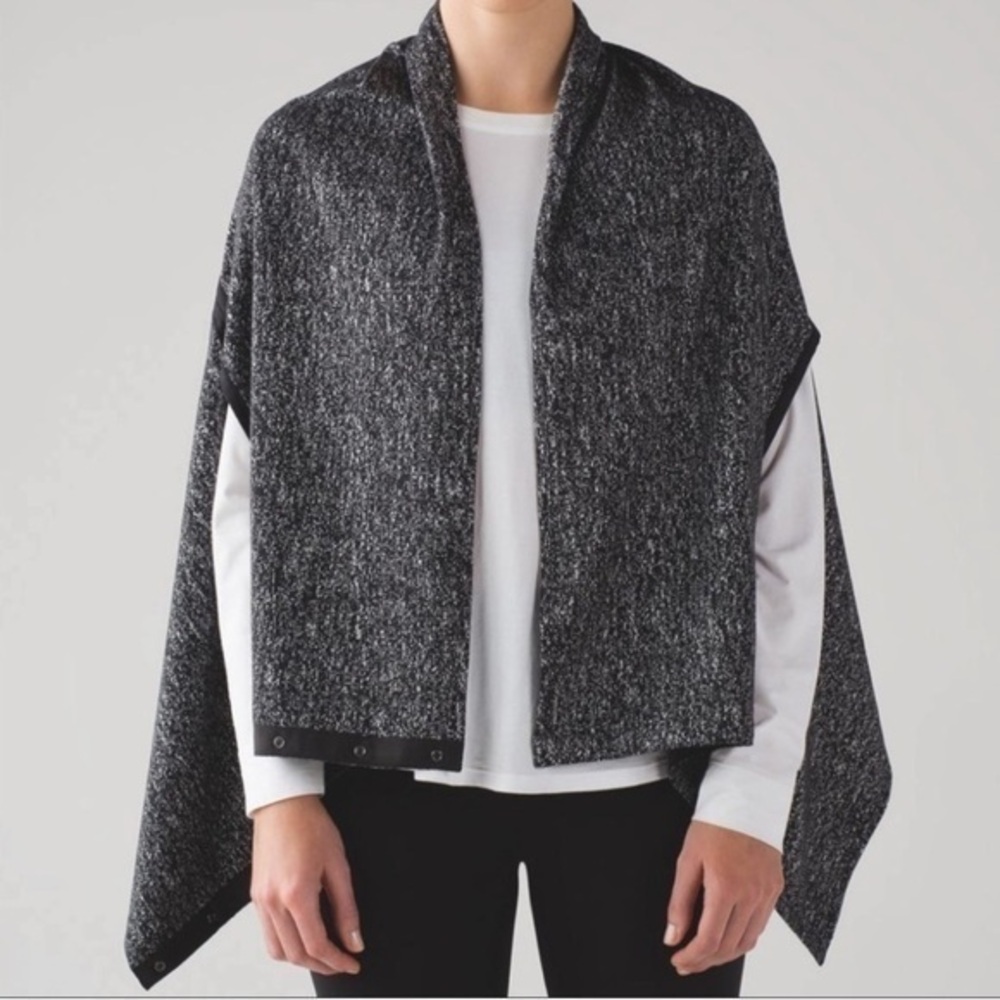NWT Lululemon vinyasa wrap/ scarf shawl black and white jacquard
